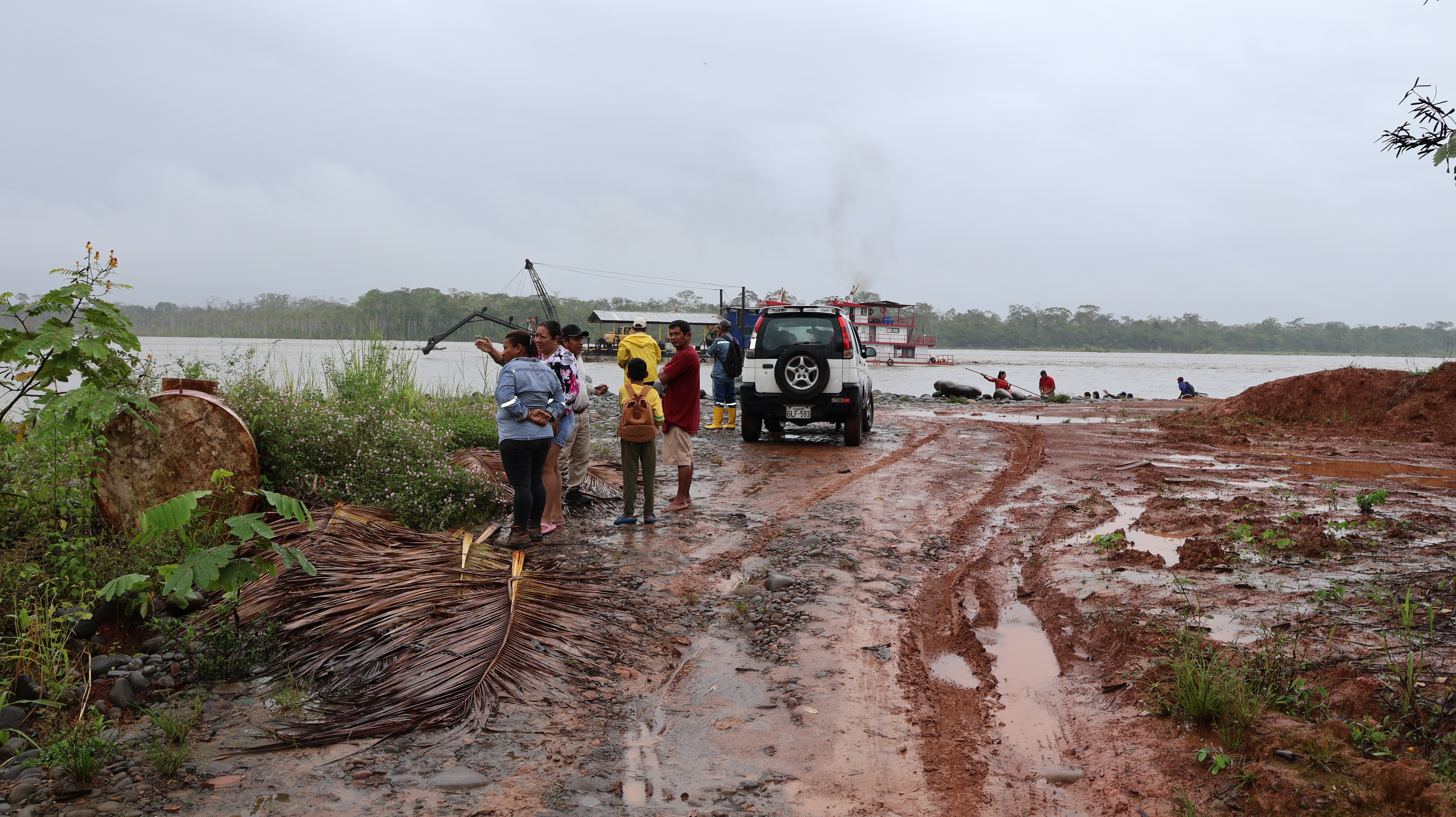 Inspección técnica en el barrio Cambahuasi ante creciente del río Coca
