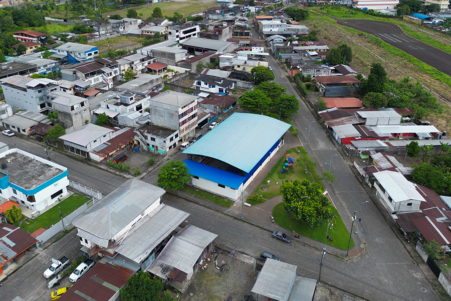 Alcaldía invierte en el mantenimiento integral de canchas deportivas en El Coca