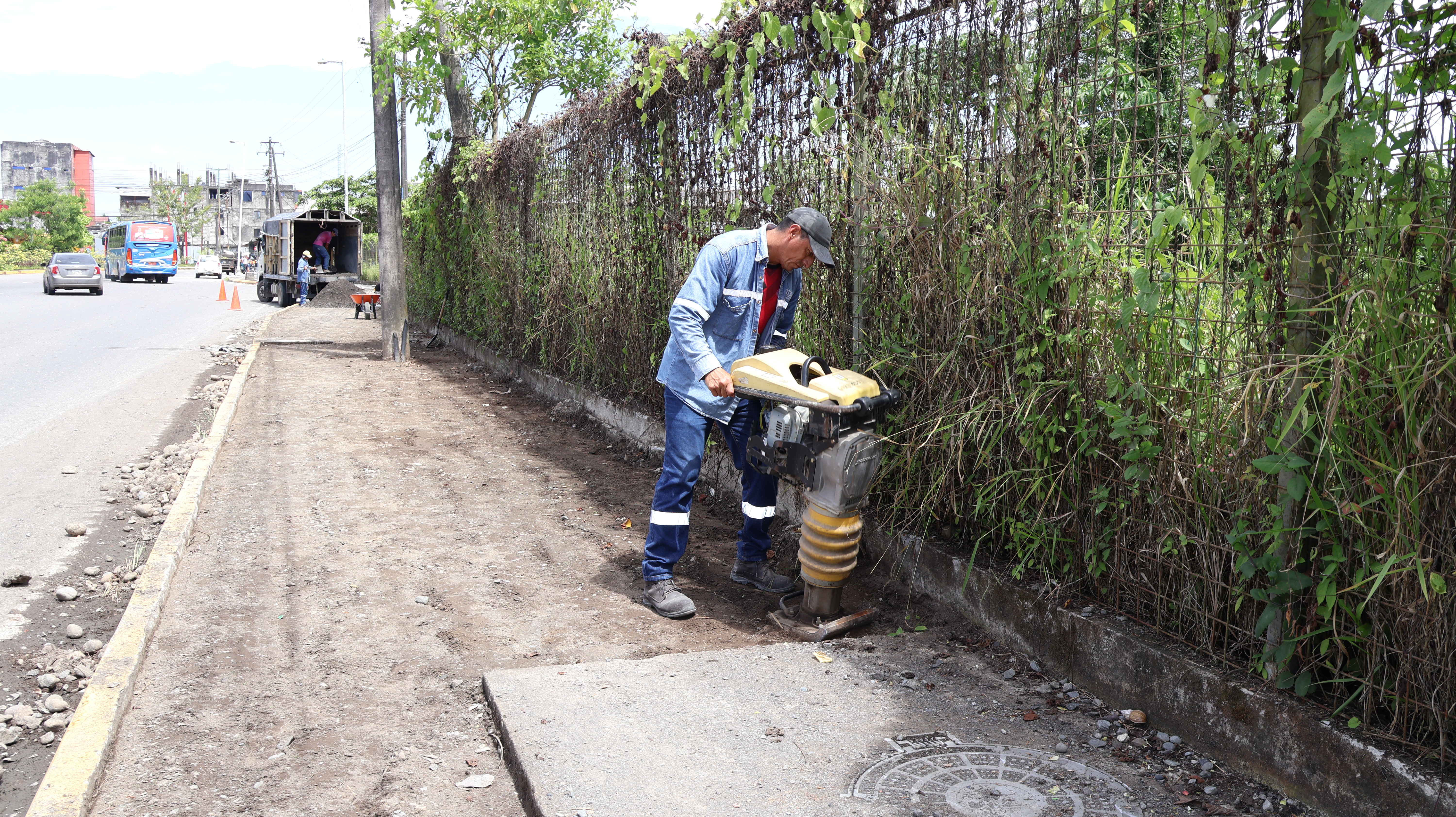 Alcaldía realiza trabajos de mejoras en avenida Alejandro Labaka
