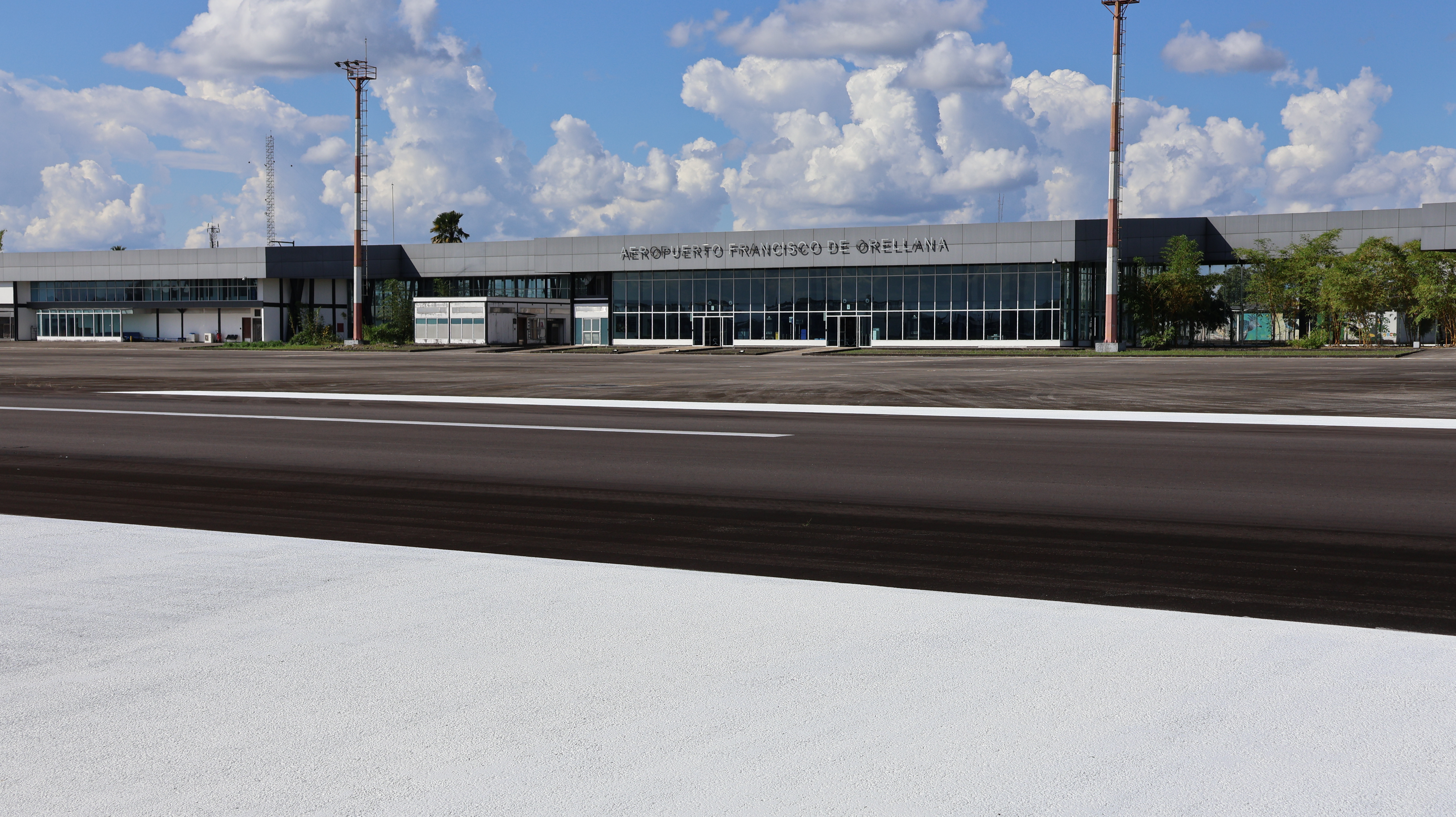 Municipio y DGAC firman convenio para optimizar señalización en pista del Aeropuerto de El Coca
