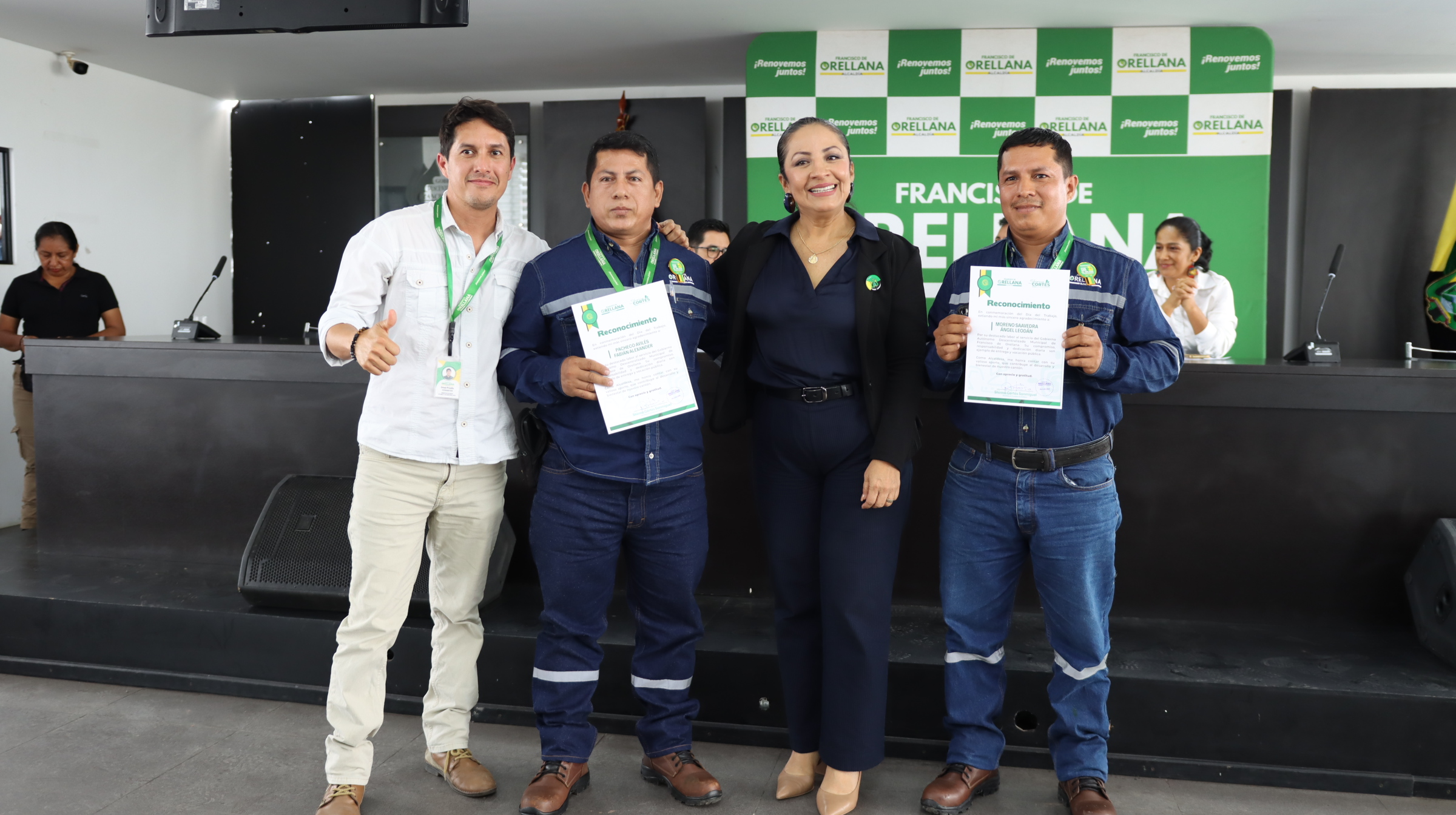Reconocimiento al compromiso y la vocación de servicio a trabajadores y empleados