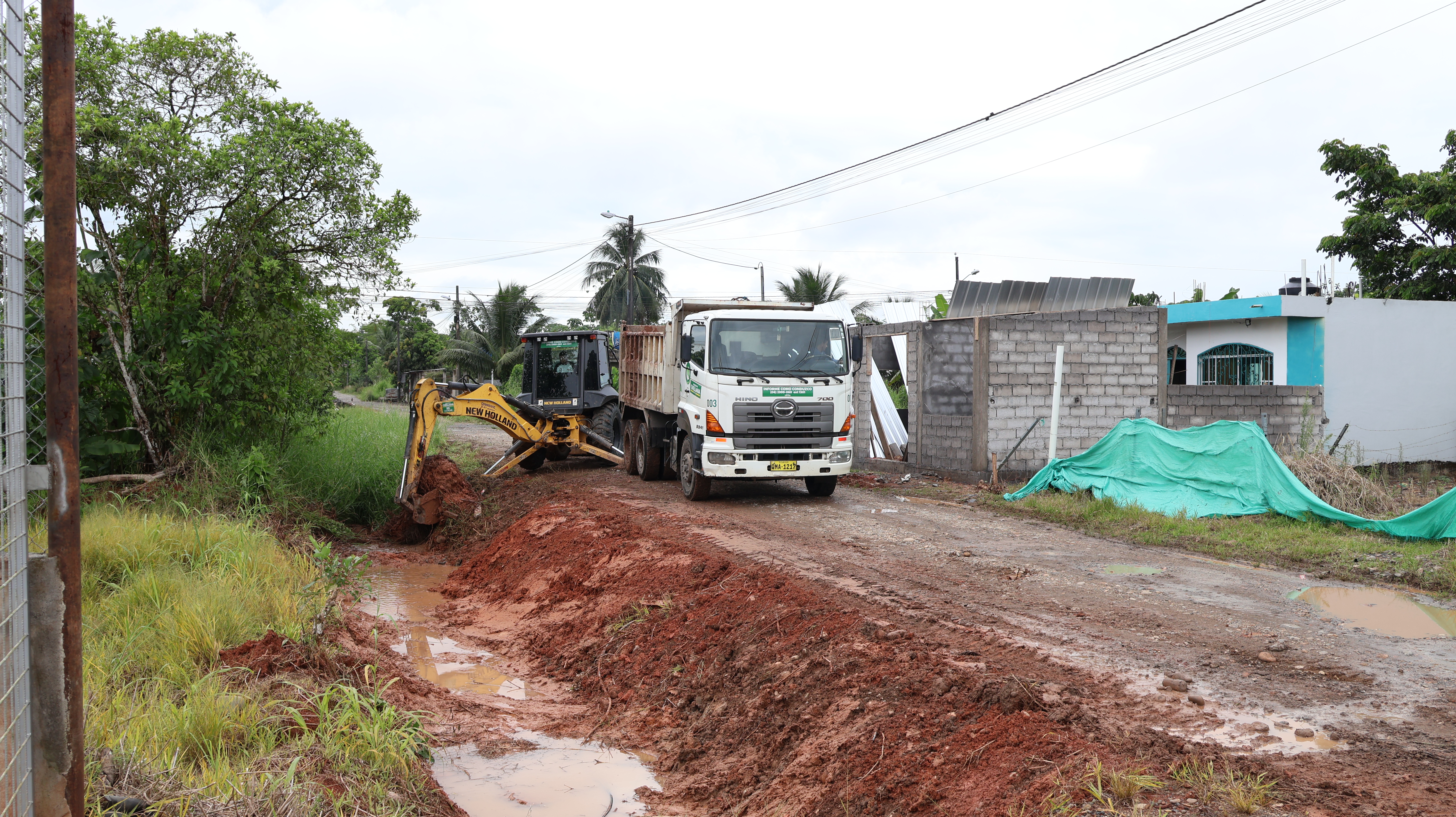 Alcaldía realiza Limpieza de drenajes en el barrio Nuevo Coca