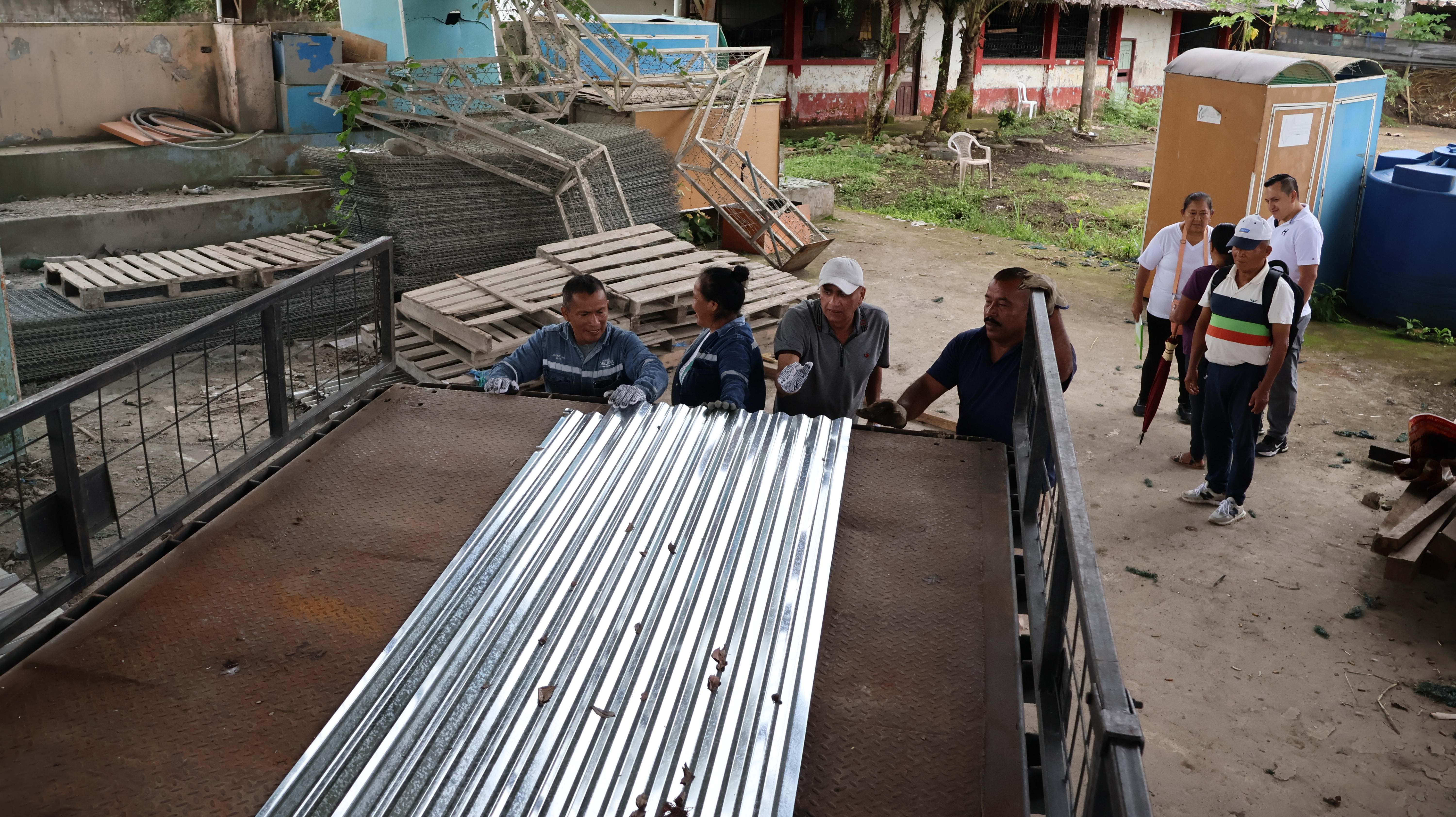 Alcaldía entrega ayuda humanitaria a familias afectadas por desastres