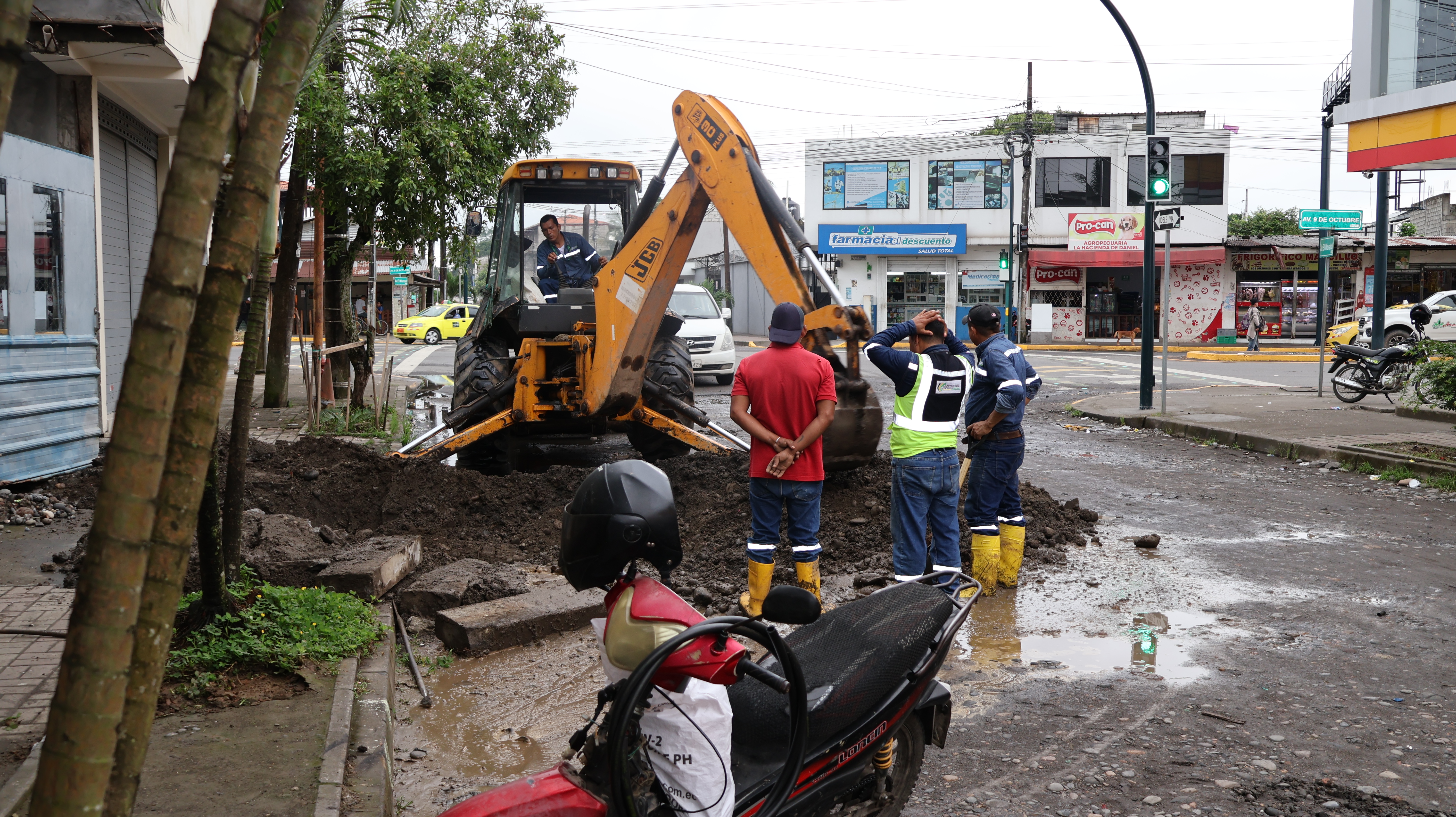 Cambio de tubería de agua potable en el barrio 6 de Diciembre