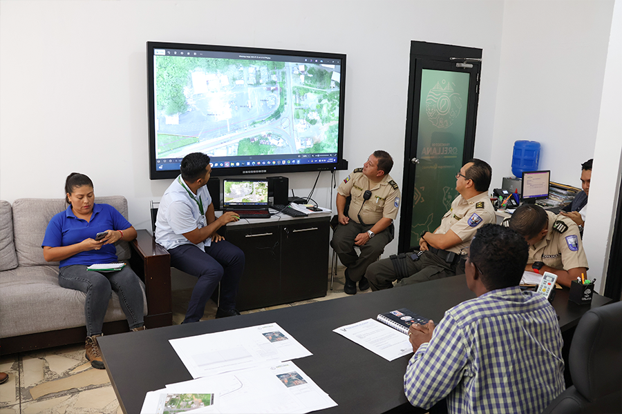 Alcalde subrogante mantiene reunión de trabajo con el coronel de Policía Jhanón Varela