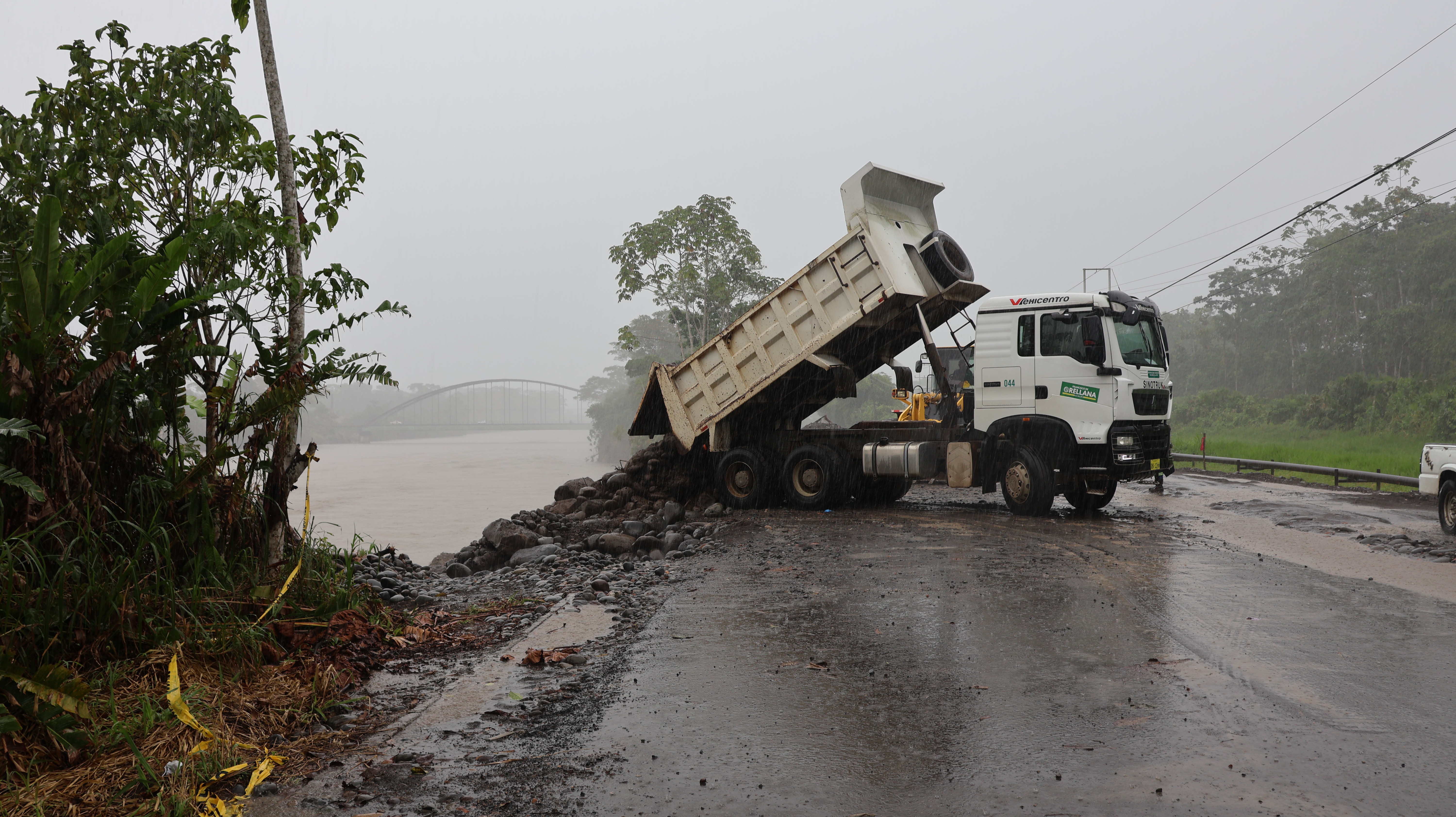 La Alcaldía actúa con firmeza y compromiso ante la emergencia vial en San José de Guayusa