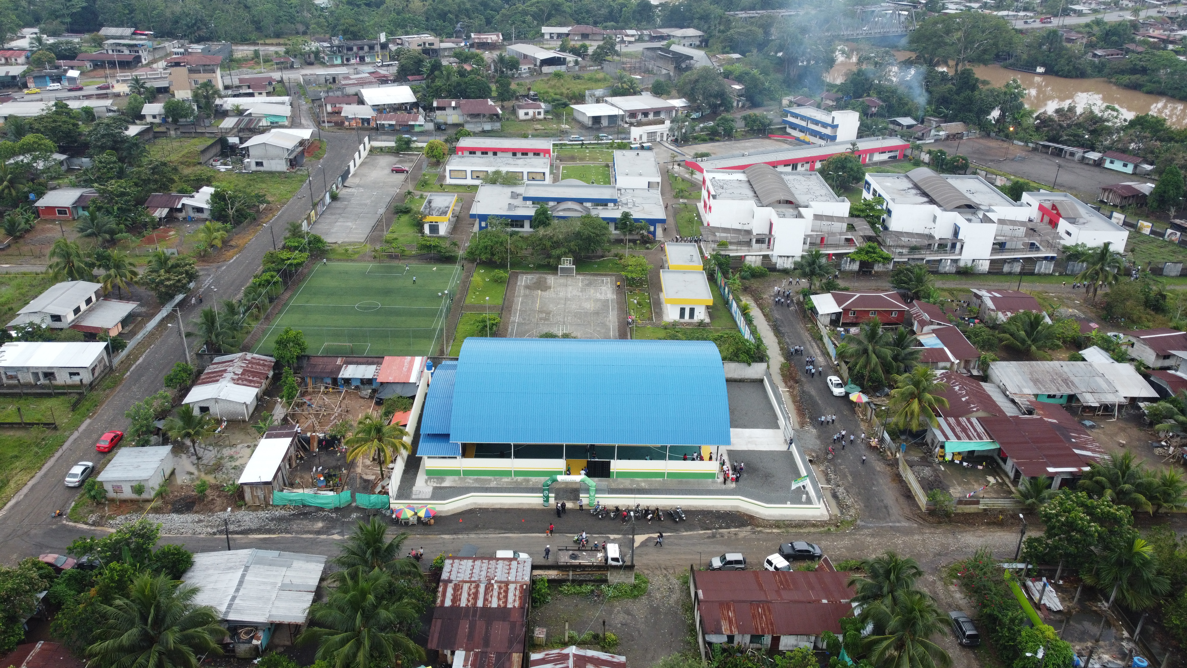 ¡Alegría y deporte en Mushuk Ayllu! Alcaldía inaugura moderna cancha deportiva