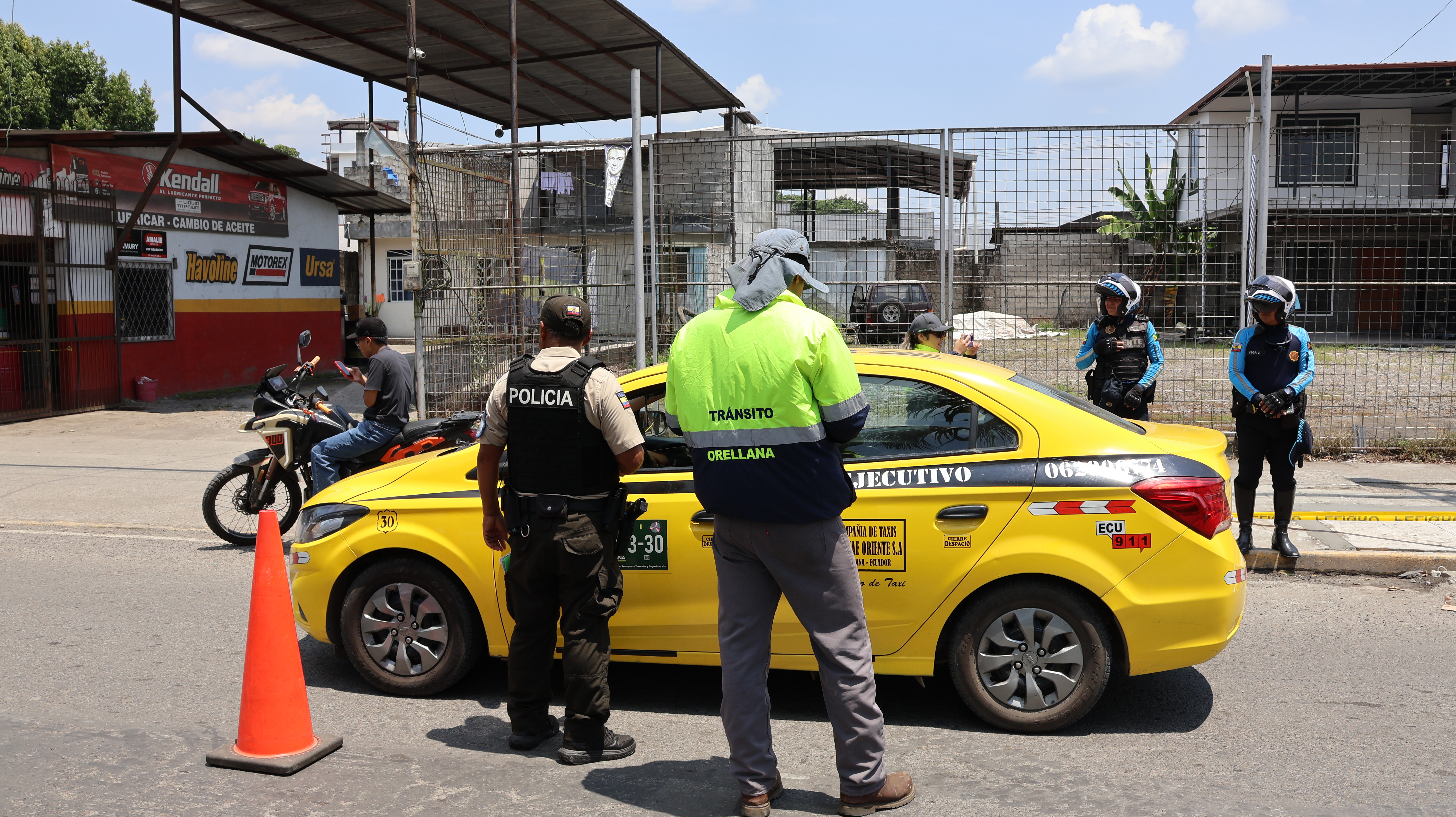 Operativo conjunto pone freno a irregularidades: taxis foráneos y conductores infractores son sancionados