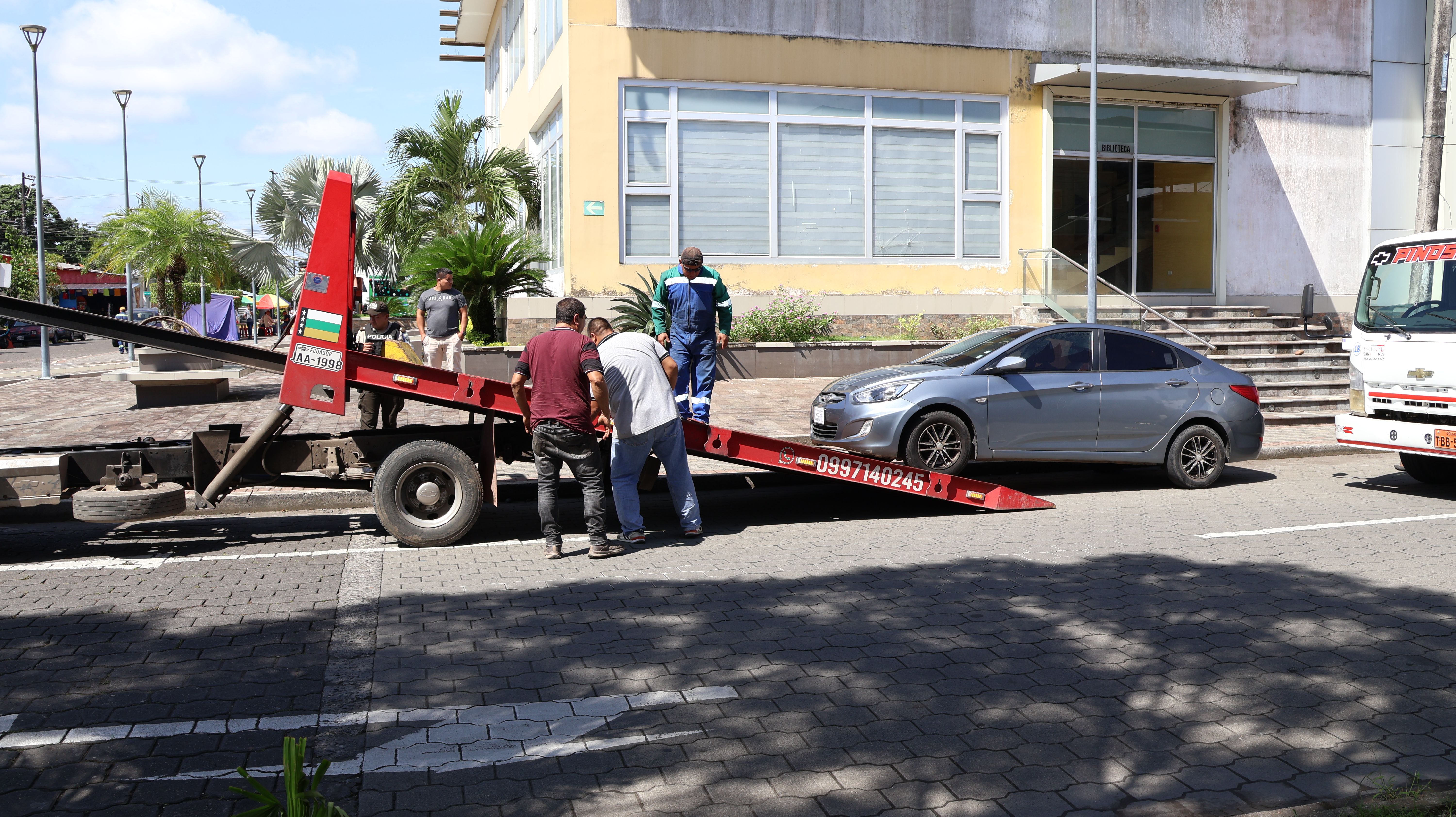 Operativos de control de vehículos mal estacionados
