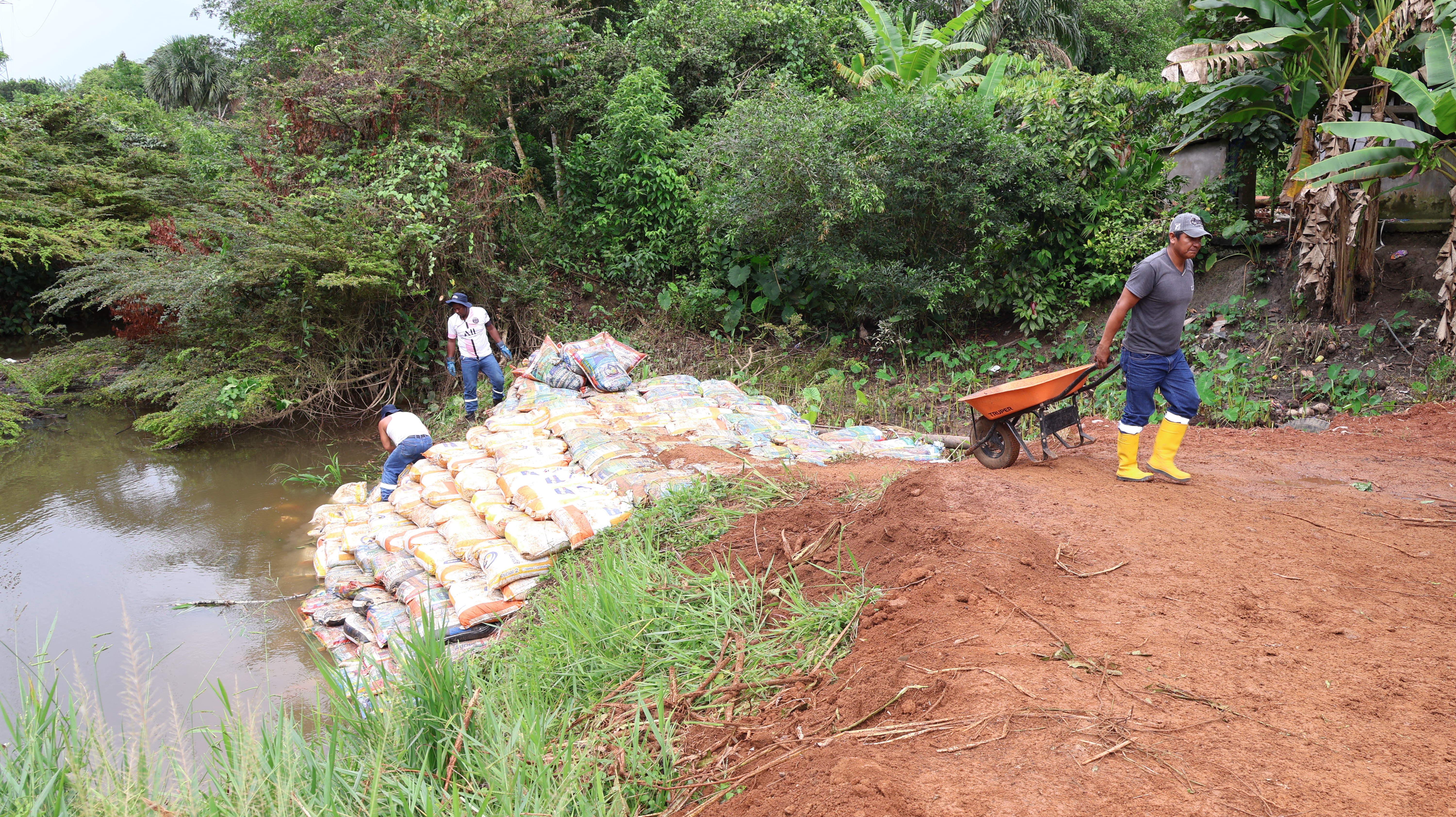La Alcaldía ejecuta trabajos de mitigación en el sector El Mirador del barrio Flor de Pantano