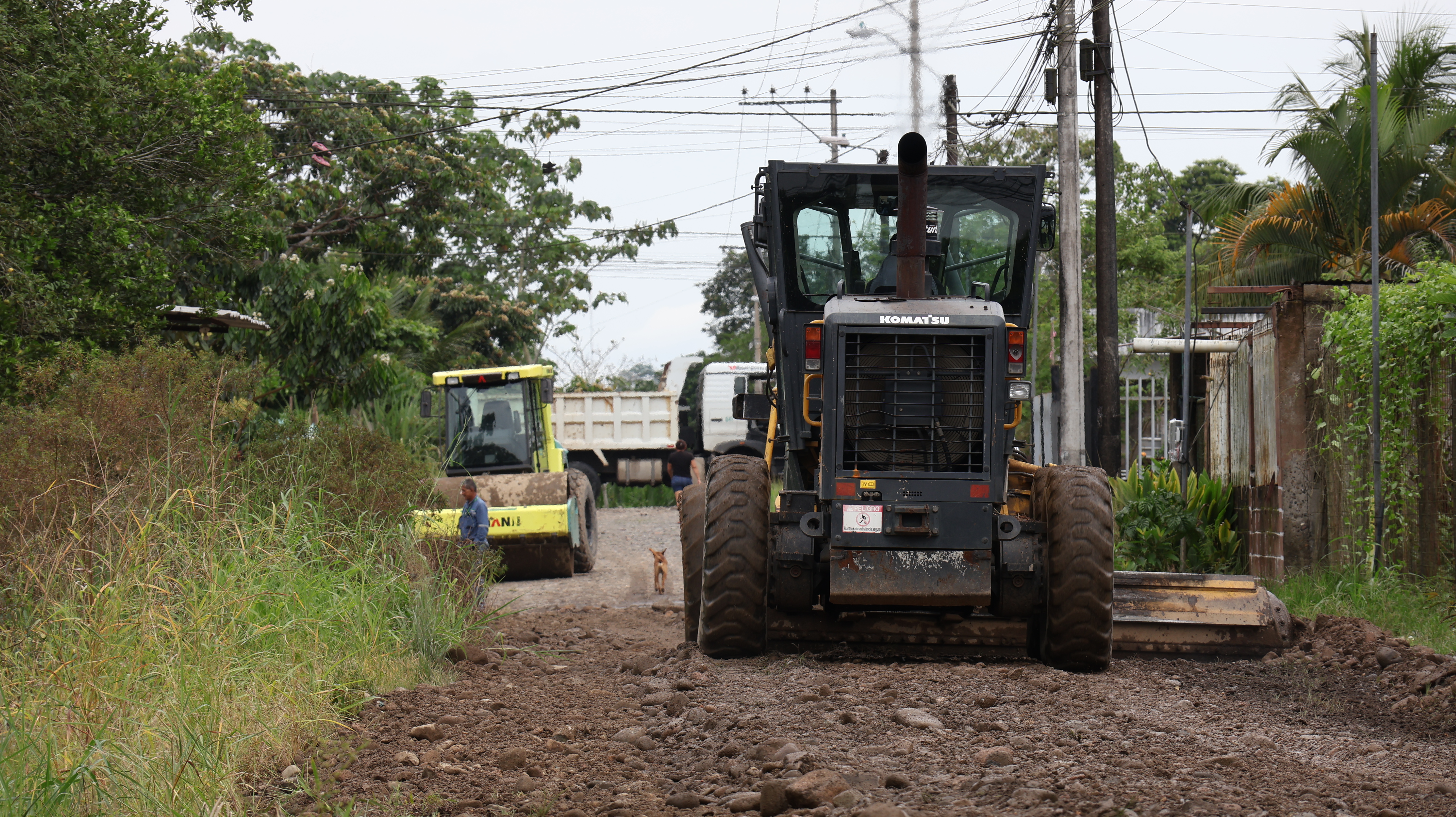 Iniciamos el mantenimiento vial en el barrio Nuevo Coca
