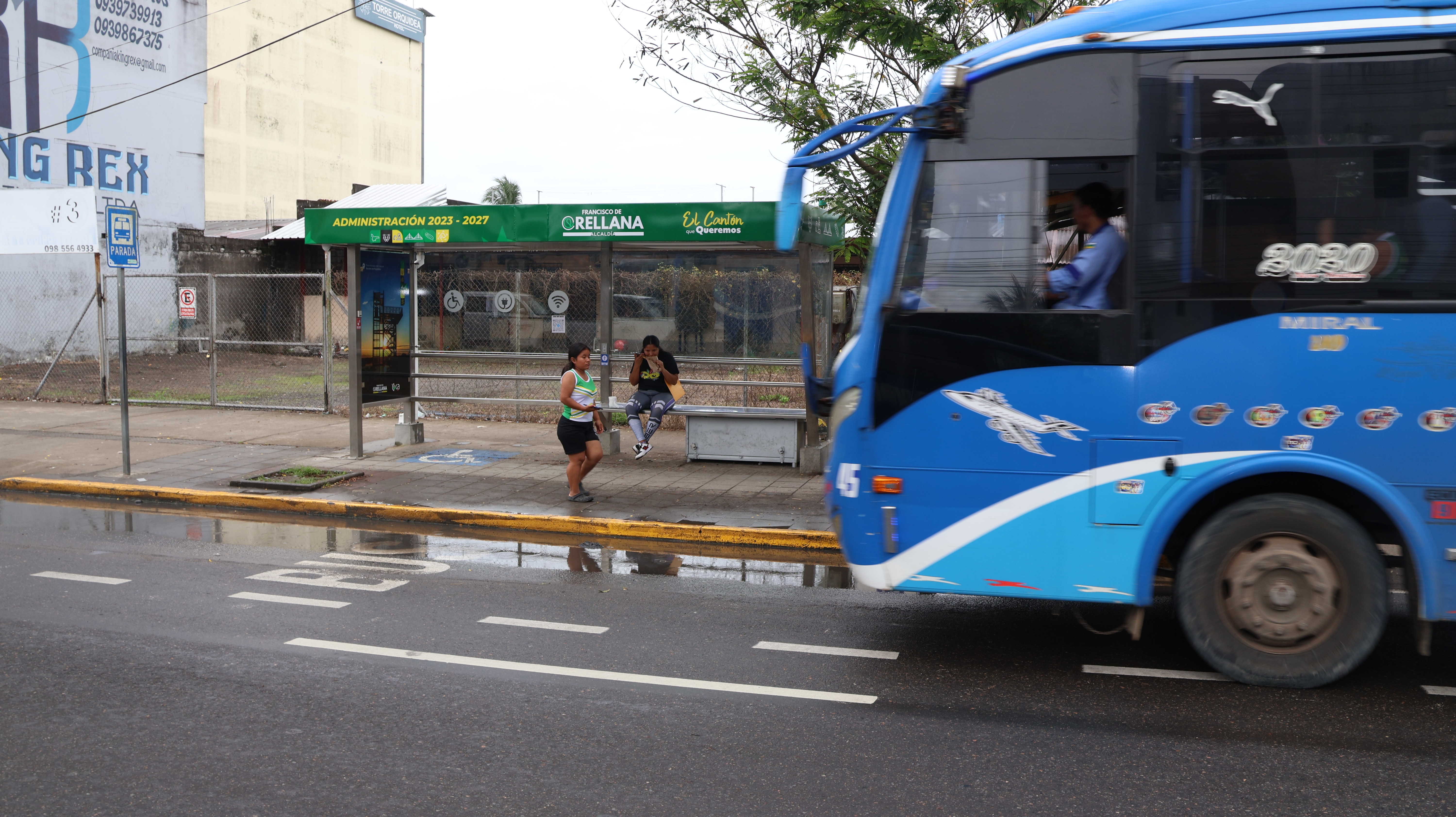 Inspección técnica de paradas de bus en El Coca