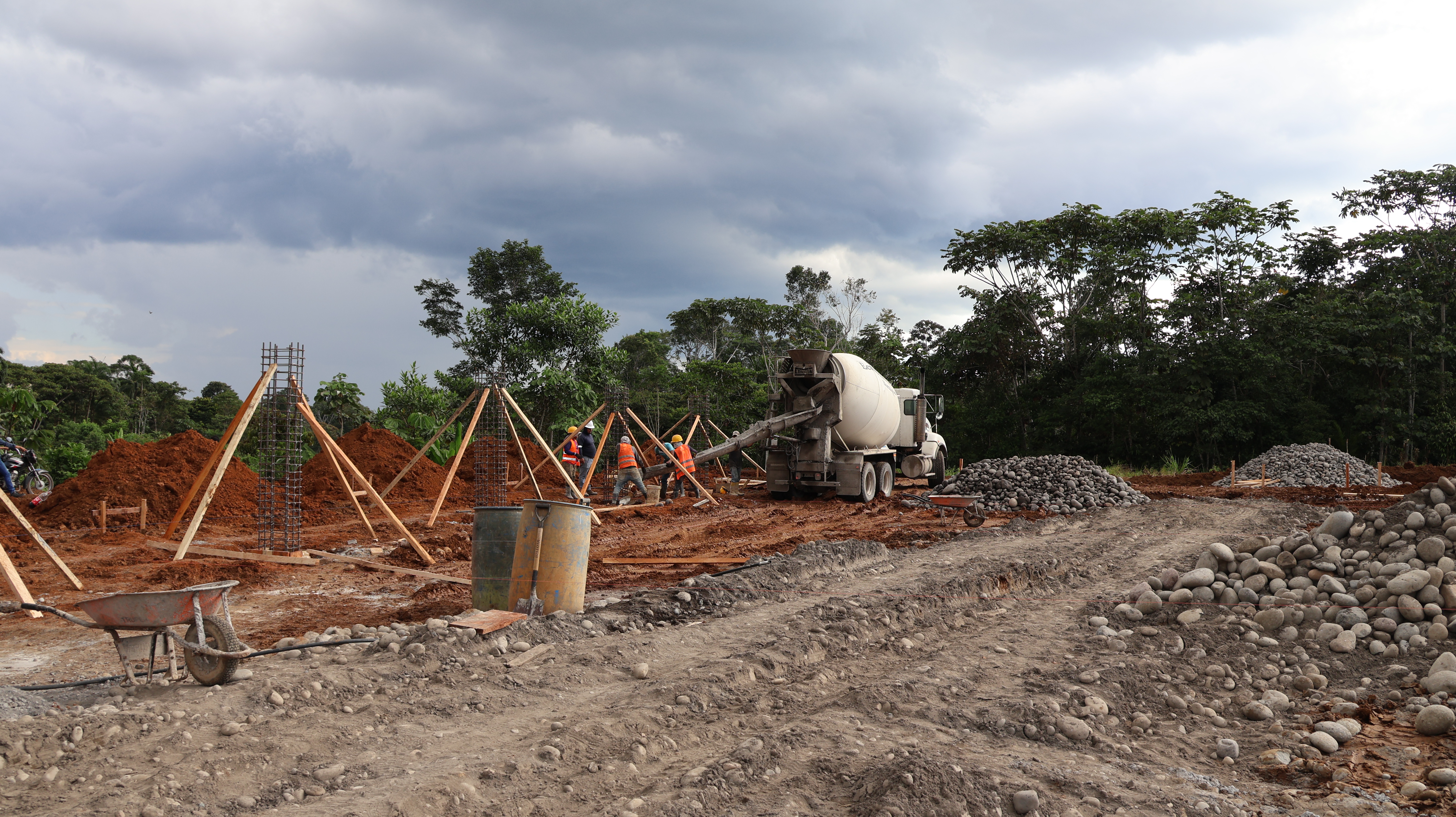 Alcaldía inició la construcción de la cancha cubierta en la comunidad Estrella Yaku