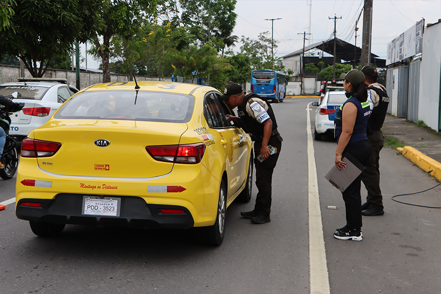 Operativo de control del taxímetro en El Coca