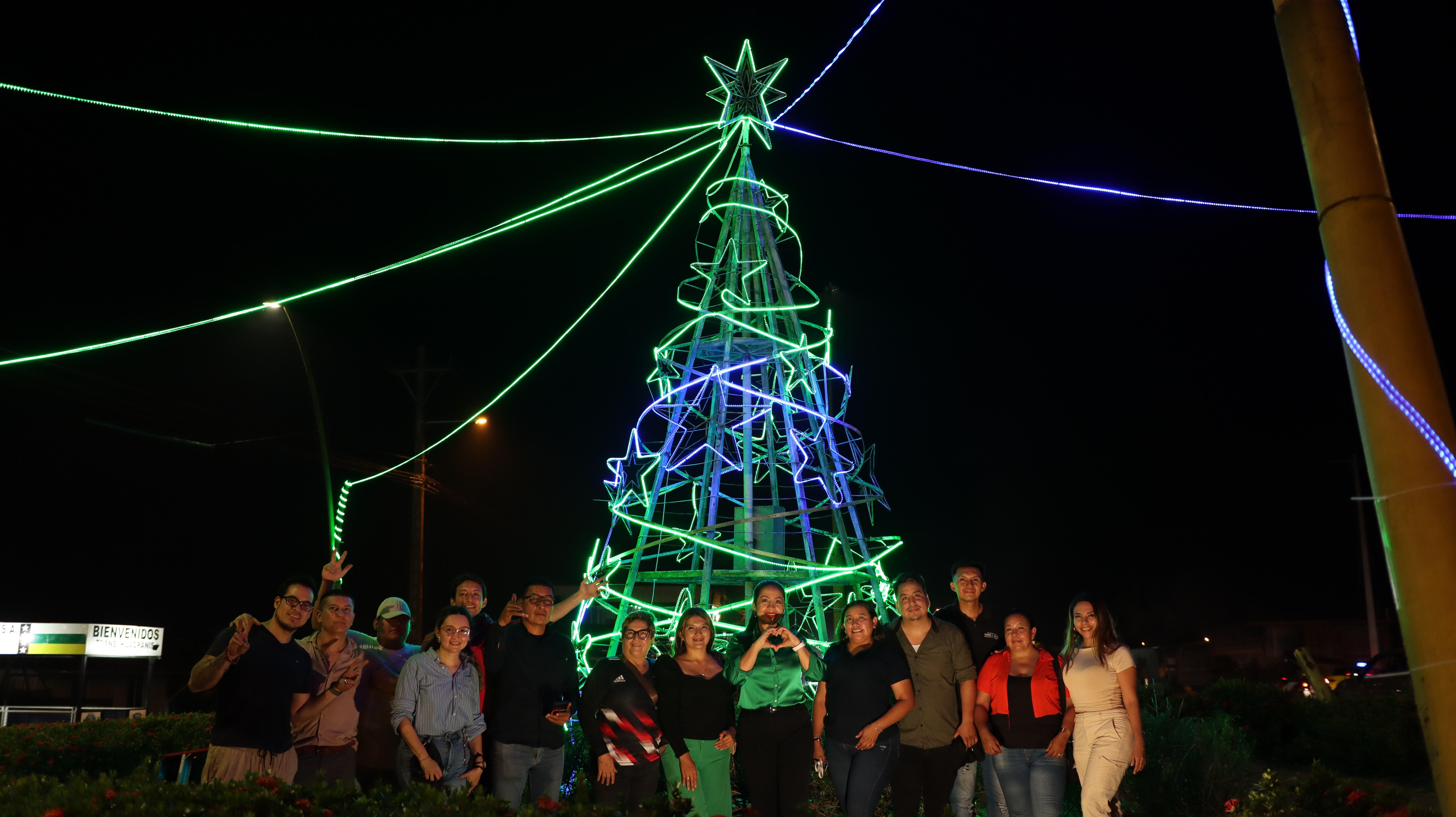 El Coca brilla esta Navidad: la alcaldesa lidera el encendido de luces navideñas