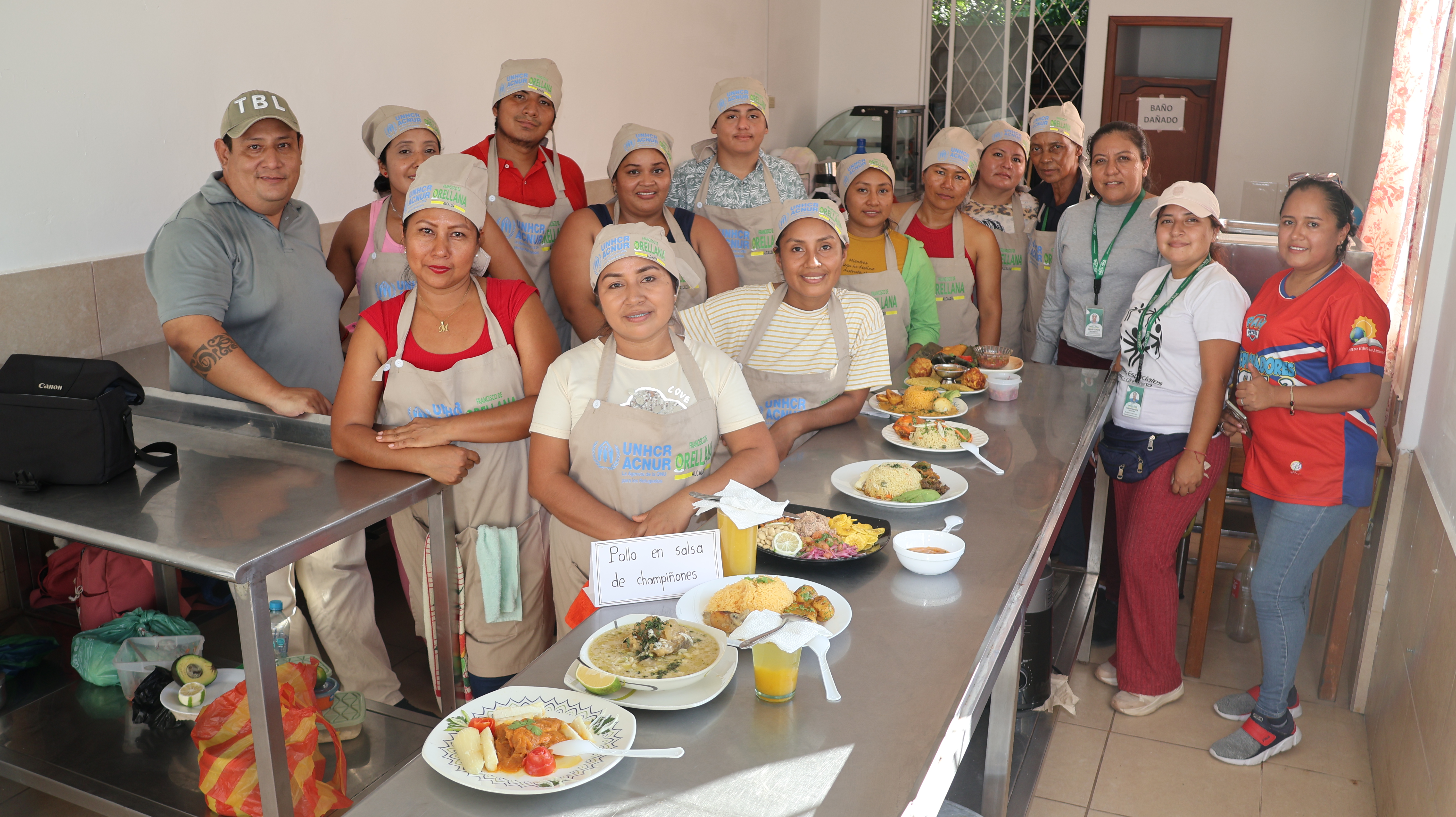 Estudiantes de “Aprende Emprendedor” demuestran sus habilidades culinarias