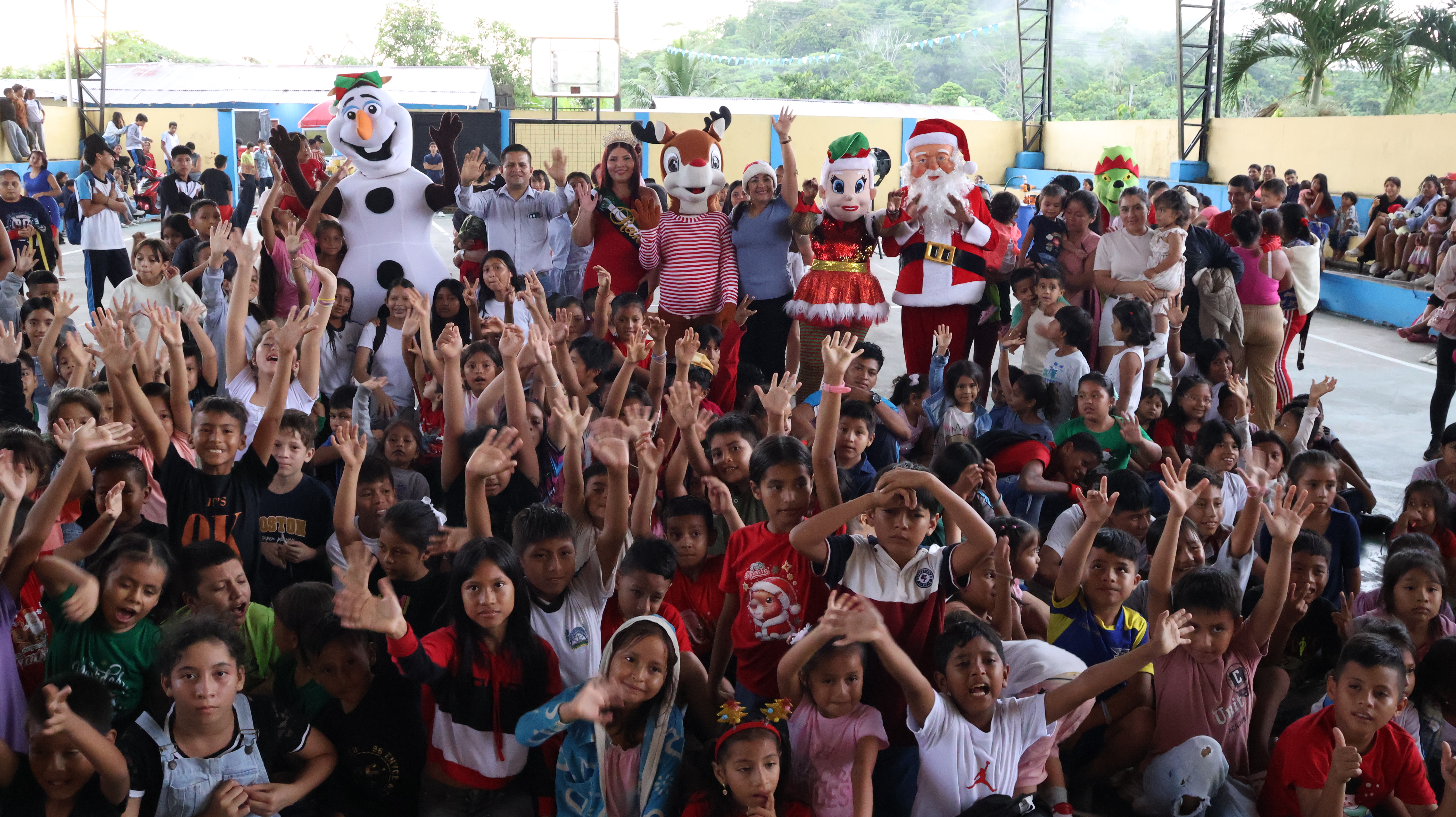 Navidad con obras y esperanza: Shirma Cortés lleva alegría a los niños y anuncia proyectos que transforman el cantón