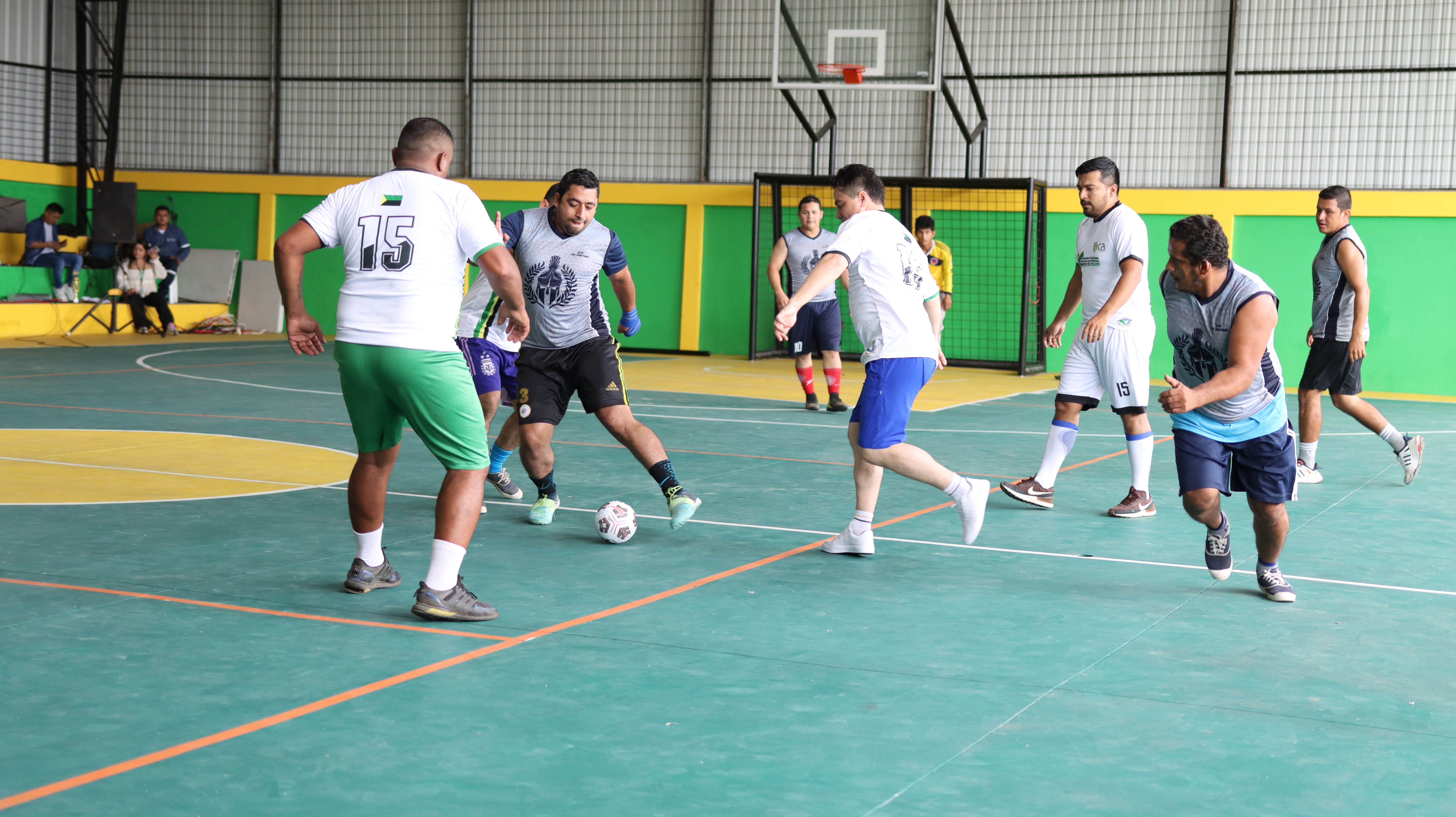 Alcaldía inaugura mantenimiento integral de cancha cubierta del barrio 12 de Noviembre